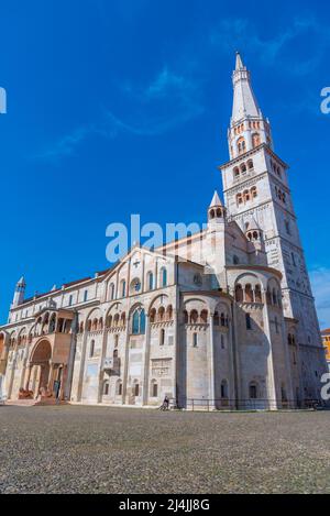 Vista del Duomo di Modena e della torre Ghirlandina in Italia. Foto Stock