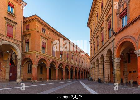 Vista su piazza Santo Stefano nella città italiana di Bologna.. Foto Stock