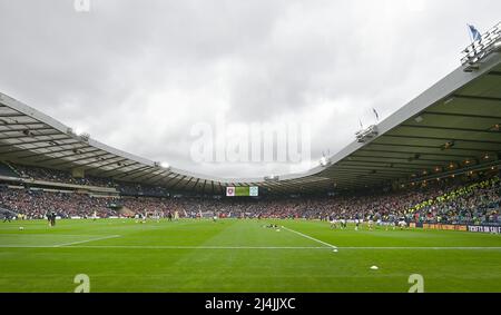 Glasgow, Regno Unito. 16th Apr 2022. Le tam si riscaldano prima della partita della Scottish Cup presso Hampden Park, Glasgow. Il credito dell'immagine dovrebbe leggere: Neil Hanna/Sportimage Credit: Sportimage/Alamy Live News Credit: Sportimage/Alamy Live News Credit: Sportimage/Alamy Live News Credit: Sportimage/Alamy Live News Foto Stock