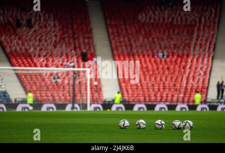 Hampden Park, Gasgow, Regno Unito. 16th Apr 2022. Semifinale della Scottish Cup, Hearts of Midlothian versus Hibernian: Vista generale di Hampden Park prima che i tifosi arrivino Credit: Action Plus Sports/Alamy Live News Foto Stock