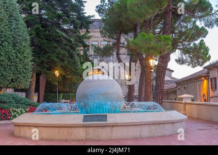 Vista all'alba del Giardino dei Luburni in Città di San Marino. Foto Stock