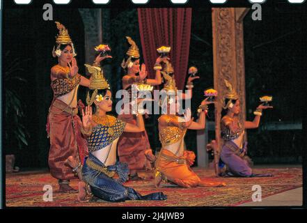 Tradizionale danza Apsara, Siem Reap, Cambogia. Credito: Kraig Lieb Foto Stock