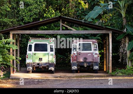 Vintage Land Rover Series 4x4 Trucks - la Laguna del Lagarto Eco-Lodge, Boca Tapada, Costa Rica Foto Stock