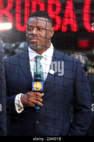 15 aprile 22, 2022. Ken Griffey Jr partecipa al Jackie Robinson Day 2022 a Tribute Around MLB in occasione del 75th anniversario del debutto di Robinson in Time Square a New York 15 aprile 2022 Credit; RW/MediaPunch Foto Stock