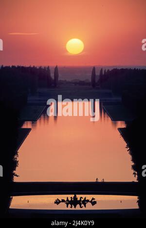 Francia. Yvelines (78) Reggia di Versailles: Nella grande prospettiva dell'asse del Sole, foto aerea del bacino di Apollon e del Canal Grande Foto Stock