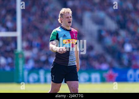 LONDRA, REGNO UNITO. 16th, Apr 2022. Louis Lynagh di Harlequins durante LA partita DELLA Coppa di sfida EPCR tra Harlequins vs Montpellier al Twickenham Stoop Stadium sabato 16 aprile 2022. LONDRA INGHILTERRA. Credit: Taka G Wu/Alamy Live News Foto Stock