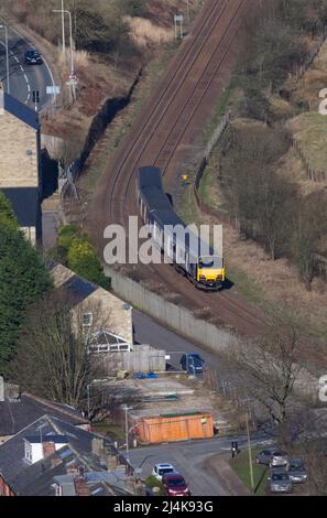 Northern Rail classe 150 treni diesel 150115 + 150143 passando Portsmouth, Copia Pit nella campagna del Lancashire con un treno Pennine croce Foto Stock