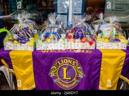 Budleigh Lions Pasqua Raffle raccogliere soldi per buone cause locali. I Premi. Foto Stock