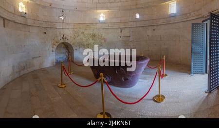 Ravenna, Italia, 1 settembre 2021: Interno del Mausoleo Teodorico nella città italiana Ravenna Foto Stock