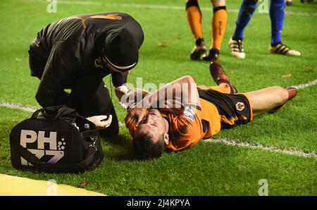 Leone Bonatini di Wolves FC trattato per lesioni alla spalla. Wolverhampton Wanderers contro Leeds United al Molineux 22/11/2017 - Sky Bet Championship Foto Stock