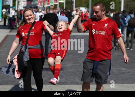 Londra, Inghilterra, 16th aprile 2022. I tifosi di Liverpool sono in testa alla partita della Emirates fa Cup al Wembley Stadium di Londra. Il credito dell'immagine dovrebbe leggere: Paul Terry / credito dello Sportimage: Notizie dal vivo dello Sportimage/Alamy Foto Stock