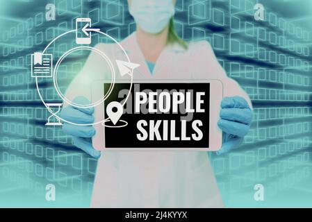 Scrittura visualizzazione di testo competenze persone. Internet Concept Get along ben efficace comunicazione Rapport accessibile Nurse tenere tablet simboleggiare Foto Stock