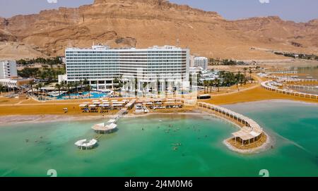 Dead SEA Beach hotel turistici a riva, acqua salata, luce naturale Ein Bokek vista aerea Foto Stock