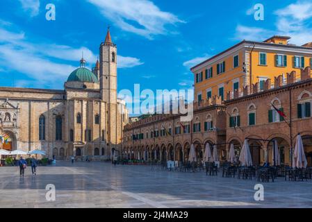 Ascoli Piceno, Italia, 29 settembre 2021: Chiesa di San Francesco nel comune italiano Ascoli Piceno. Foto Stock