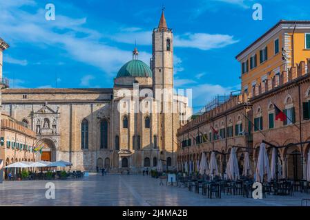 Ascoli Piceno, Italia, 29 settembre 2021: Chiesa di San Francesco nel comune italiano Ascoli Piceno. Foto Stock
