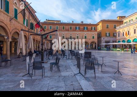 Ascoli Piceno, Italia, 29 settembre 2021: Piazza del Popolo nel comune italiano Ascoli Piceno. Foto Stock