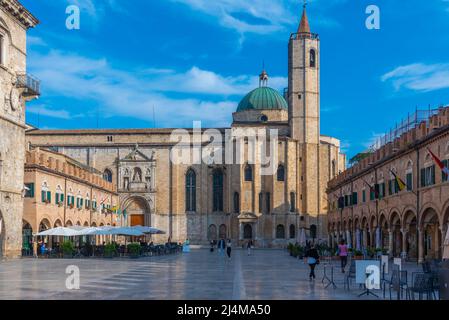 Ascoli Piceno, Italia, 29 settembre 2021: Chiesa di San Francesco nel comune italiano Ascoli Piceno. Foto Stock
