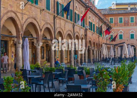 Ascoli Piceno, Italia, 29 settembre 2021: Piazza del Popolo nel comune italiano Ascoli Piceno. Foto Stock