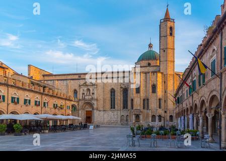 Ascoli Piceno, Italia, 29 settembre 2021: Chiesa di San Francesco nel comune italiano Ascoli Piceno. Foto Stock