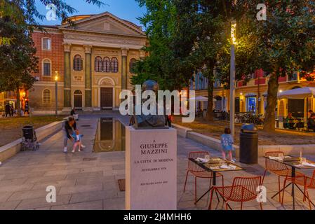 Modena, Italia, 22 settembre 2021: Vista al tramonto della sinagoga di Modena in Italia. Foto Stock