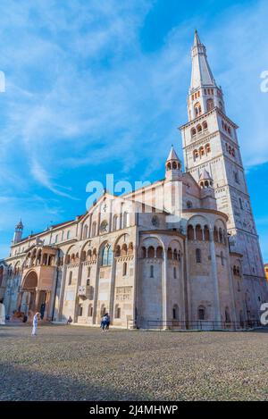 Modena, 22 settembre 2021: Cattedrale di Modena e Torre Ghirlandina in Italia. Foto Stock