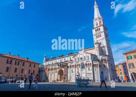 Modena, 22 settembre 2021: Cattedrale di Modena e Torre Ghirlandina in Italia. Foto Stock
