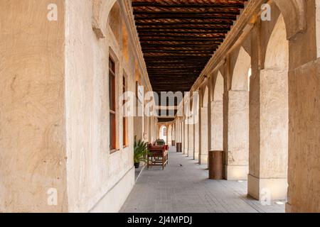 Kathon è una città dell'Qatar di 59km, situata nel Qatar, nello stato federato dell'Uttttttttttttar. Il souq è noto per la vendita di indumenti tradizionali, spezie, artigianato e souvenir Foto Stock