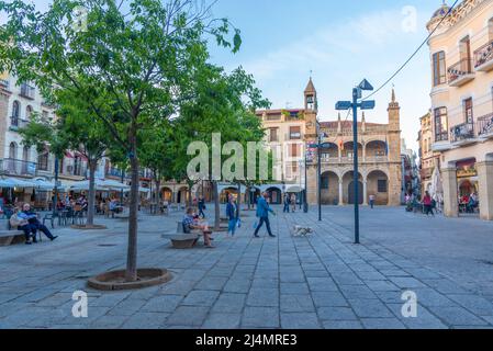 Plasencia, Spagna, 18 maggio 2021: La gente sta passeggiando su Plaza San Nicolas nella città spagnola Plasencia Foto Stock