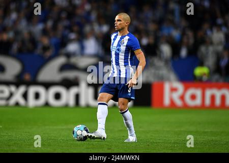 16th aprile 2022; Stadio Dragao, Porto, Portogallo; Campionato Portoghese 2022, FC Porto contro Portimonense; Pepe del FC Porto Foto Stock