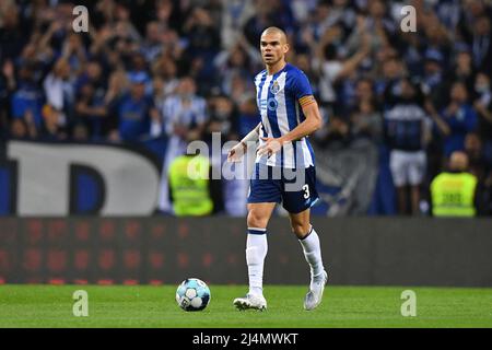 16th aprile 2022; Stadio Dragao, Porto, Portogallo; Campionato Portoghese 2022, FC Porto contro Portimonense; Pepe del FC Porto Foto Stock