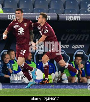 Roma, Italia. 16th Apr 2022. Pietro Pellegri (L) di Torino festeggia il suo obiettivo durante una partita di calcio della Serie A tra il Lazio e Torino a Roma il 16 aprile 2022. Credit: Alberto Lingria/Xinhua/Alamy Live News Foto Stock