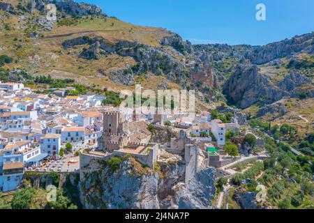 Veduta aerea del villaggio di Zuheros in Spagna Foto Stock