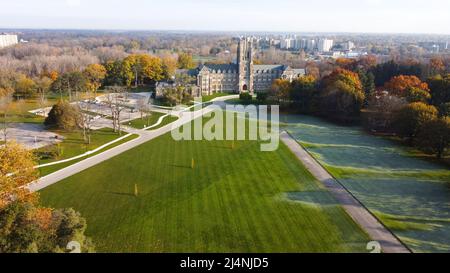 London Ontario Canada, 2022 novembre. St Peter's Seminary, 1040 Waterloo Aerial Front view. Luke Durda/Alamy Foto Stock