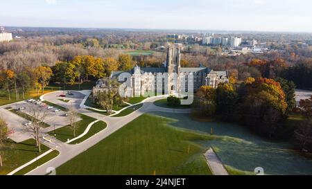 London Ontario Canada, 2022 novembre. St Peter's Seminary, 1040 Waterloo Aerial Front view. Luke Durda/Alamy Foto Stock