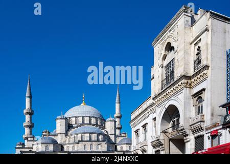 Türkei, Istanbul, Eminönü, Blick von der Bankacilar Sokak zur Yeni Cami Foto Stock