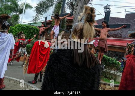 BOAC, Filippine - Aprile 2022: Partecipanti al Festival dei Moriones tenutosi durante la settimana Santa in BOAC il 17 Aprile 2022 a Marinduque, Filippine. Foto Stock