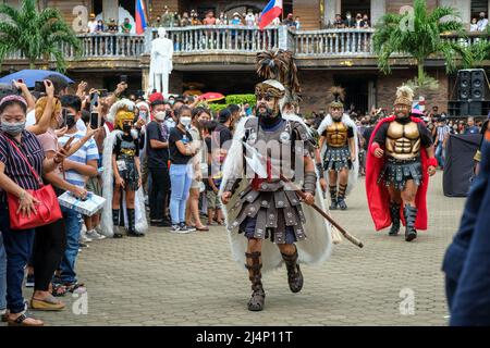 BOAC, Filippine - Aprile 2022: Partecipanti al Festival dei Moriones tenutosi durante la settimana Santa in BOAC il 17 Aprile 2022 a Marinduque, Filippine. Foto Stock