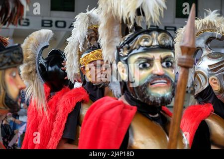 BOAC, Filippine - Aprile 2022: Partecipanti al Festival dei Moriones tenutosi durante la settimana Santa in BOAC il 17 Aprile 2022 a Marinduque, Filippine. Foto Stock