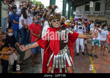 BOAC, Filippine - Aprile 2022: Partecipanti al Festival dei Moriones tenutosi durante la settimana Santa in BOAC il 17 Aprile 2022 a Marinduque, Filippine. Foto Stock