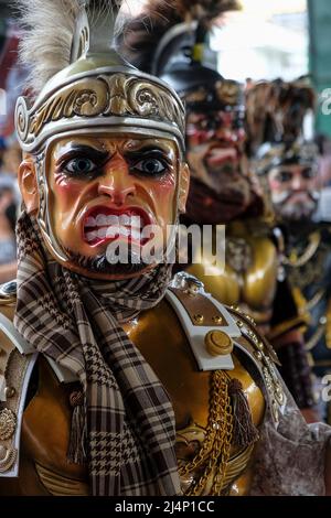 BOAC, Filippine - Aprile 2022: Partecipanti al Festival dei Moriones tenutosi durante la settimana Santa in BOAC il 17 Aprile 2022 a Marinduque, Filippine. Foto Stock