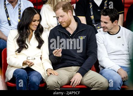 L'AIA - il duca e la duchessa del Sussex, il principe Harry e sua moglie Meghan Markle, visitano la sezione seduta di pallavolo della quinta edizione degli Invictus Games, un evento sportivo internazionale per i militari e i veterani che sono stati psicologicamente o fisicamente feriti durante il loro lavoro militare. ANP SEM VAN DER WAL Foto Stock