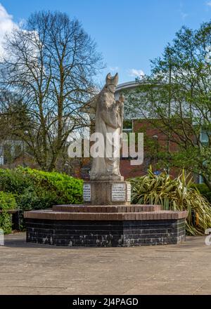 Statua di San Riccardo di Droitwich in Vine's Park, Droitwich Spa, Worcestershire. Foto Stock