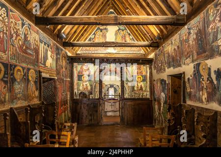 Der bemalte Innenraum der Scheunendachkirche Archangelos Michail oder Kirche des Erzengel Michael in Pedoulas, Zypern, Europa | gli interni dipinti Foto Stock