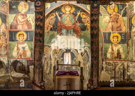 Der bemalte Innenraum der Scheunendachkirche Archangelos Michail oder Kirche des Erzengel Michael in Pedoulas, Zypern, Europa | gli interni dipinti Foto Stock