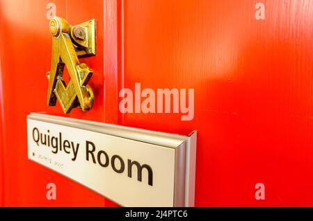 Quigley Room e bussare porta in un edificio Masonic Lodge. Foto Stock