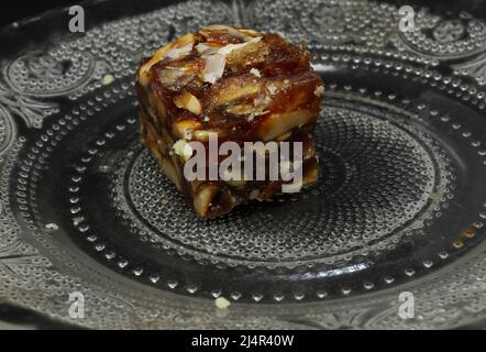 halwa di frutta secca in un piatto Foto Stock