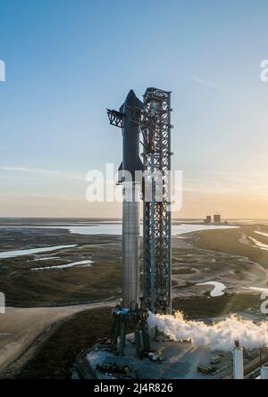 CAPE CANAVERAL, FLORIDA, USA - 16 Marzo 2022 - Vista aerea di Starship Super Heavy sul suo trampolino di lancio a Cape Canaveral US Air Force Station in florid Foto Stock