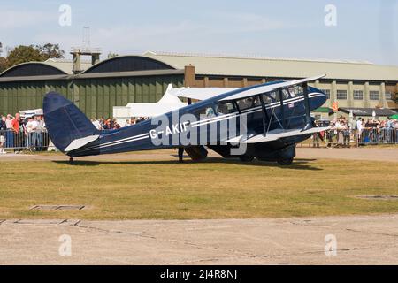 A De Havilland Dragon Rapide, G-AKIF, a Duxford Foto Stock