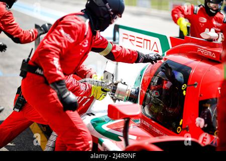 Le Castellet, Francia. 17th Apr 2022. Rifornimento durante la 2022 ELMS European le Mans Series 4 ore di le Castellet sul circuito Paul Ricard dal 16 al 18 aprile, Francia - Photo Paulo Maria / DPPI Credit: DPPI Media/Alamy Live News Foto Stock