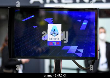 Friuli - Stadio Dacia Arena, Udine, 16 aprile 2022, Il monitor VAR durante Udinese Calcio vs Empoli FC - Serie di calcio italiana A match Foto Stock